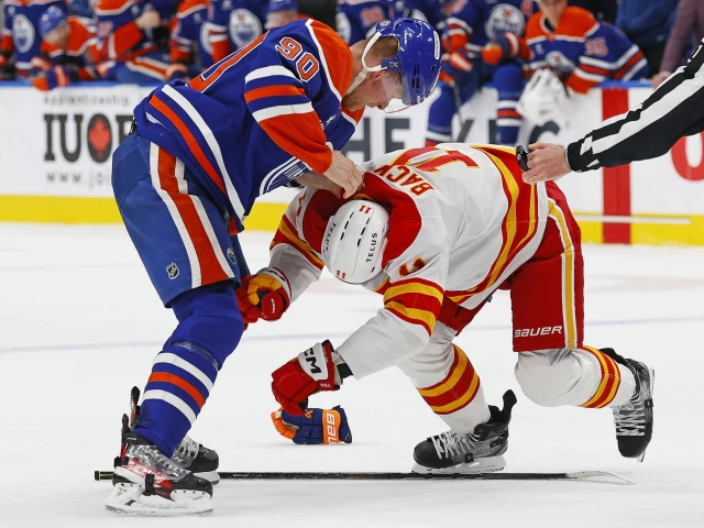 WATCH: Corey Perry drops gloves after scrum in front of Oilers’ net
