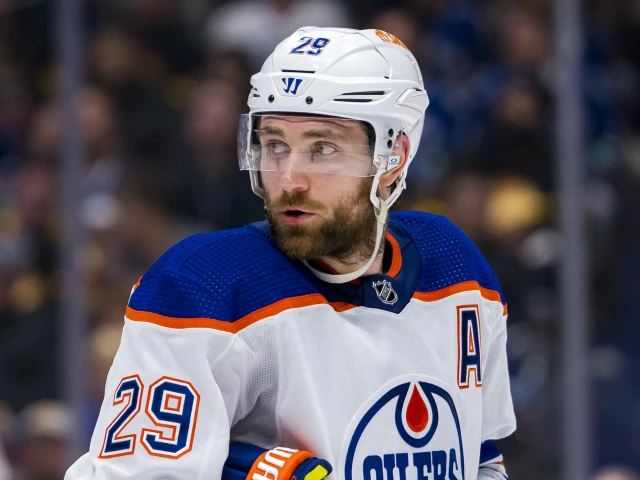 Oilers’ Leon Draisaitl leaves game against Sharks with apparent injury