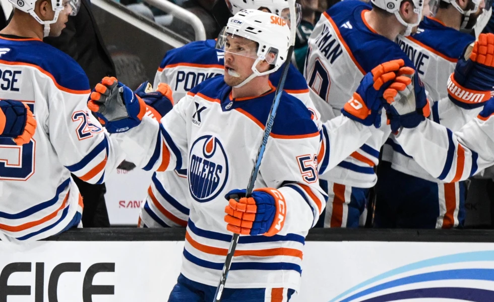 Jeff Skinner qualifies for playoffs for first time in 1,000+ game career