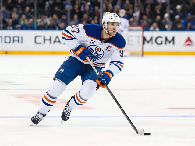 Oilers' Connor McDavid reaches 100 points, hitting milestone for eighth time