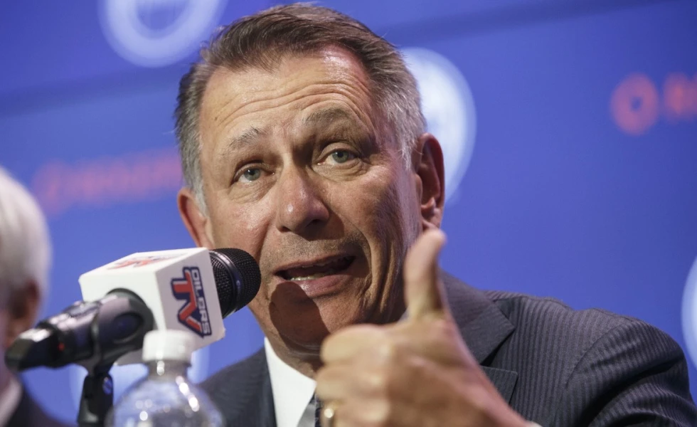 Who could Islanders hire to replace Lamoriello?