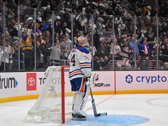 Oilers’ Stuart Skinner trolled by Kings fans after being pulled in Game 2