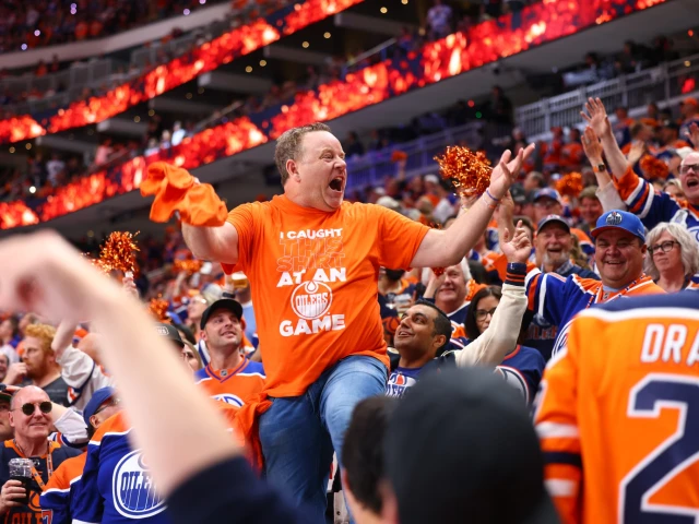 How much last-minute Edmonton Oilers tickets cost for tonight's playoff game