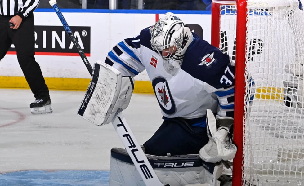 Hellebuyck chased after allowing 5 goals in Game 4