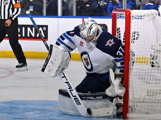 Hellebuyck chased after allowing 5 goals in Game 4