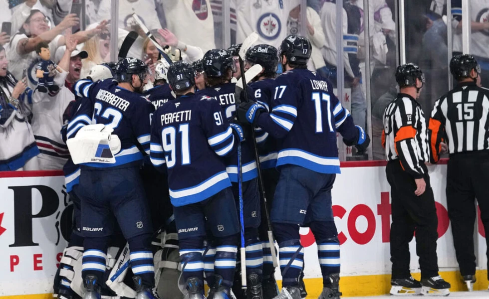 Jets complete comeback in Game 7 double-OT stunner vs. Blues