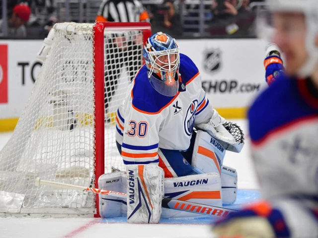 Calvin Pickard absent from Oilers morning skate, Stuart Skinner to start Game 3