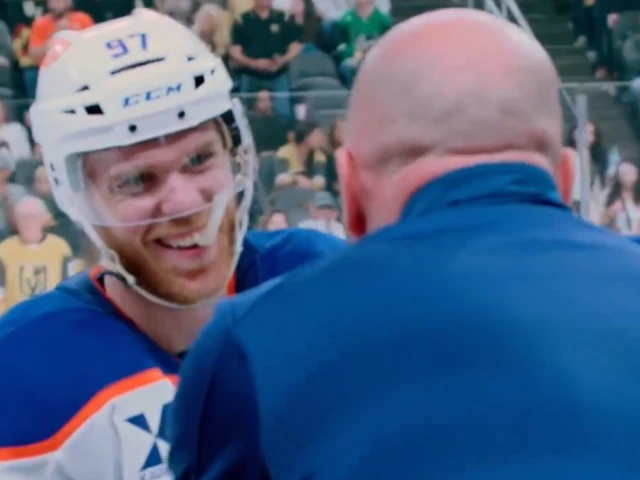 McDavid has hilarious exchange with Edmonton Oilers trainer over wet gloves