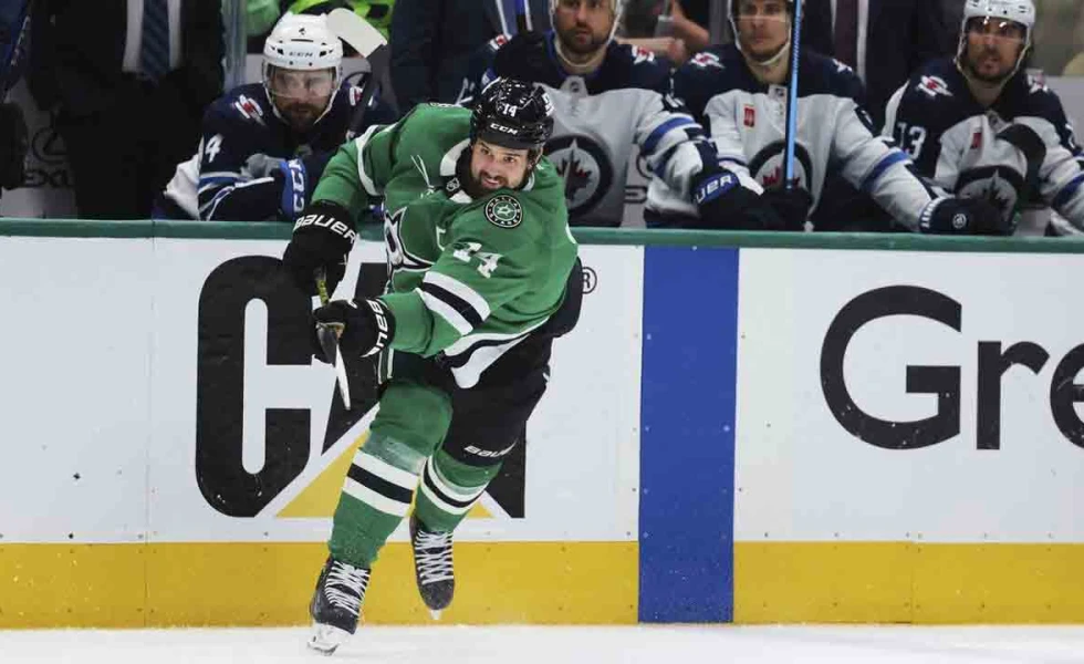 Gretzky visited Stars’ locker room after they advanced to West rematch with Oilers