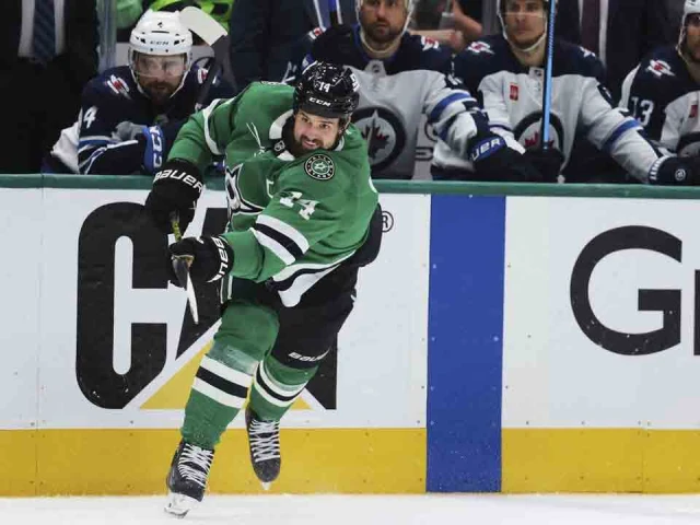 Gretzky visited Stars’ locker room after they advanced to West rematch with Oilers