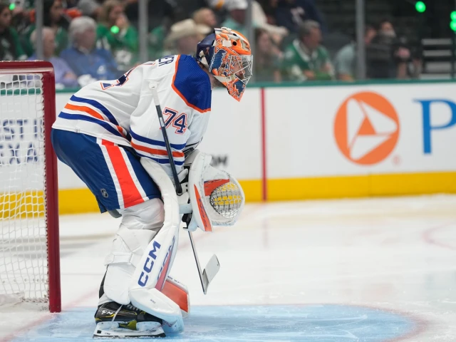 Question from reporter prompts Oilers’ Stuart Skinner to seek advice on Stars’ snipers from John Klingberg
