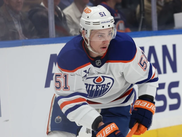 Edmonton Oilers' Stecher couldn't stop swearing in hilarious intermission interview