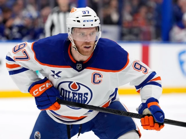 Oilers’ McDavid becomes 4th player in history with four straight 20-point playoffs
