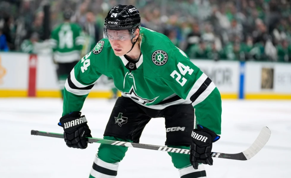 Stars’ Hintz exits Game 2 after slash from Oilers’ Nurse
