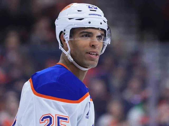 Oilers’ Nurse won’t face discipline for slash on Stars’ Hintz