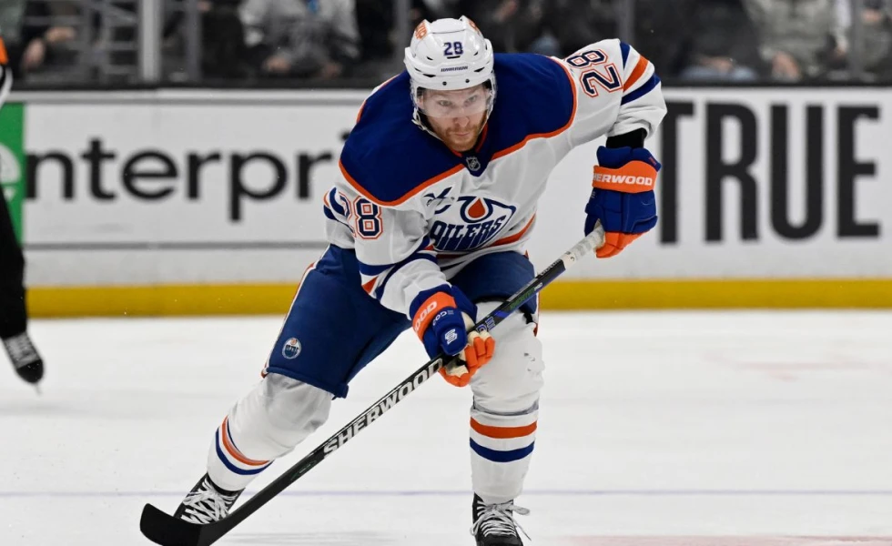Oilers’ Connor Brown exits Game 3 after big hit from Stars’ Petrovic