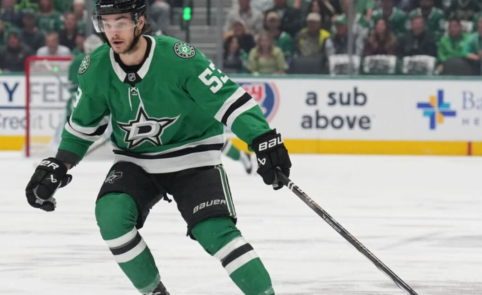 Stars boost struggling Johnston: 'He needs some support out there'