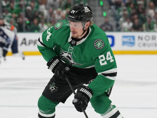 Stars' Hintz returns for Game 4 vs. Oilers