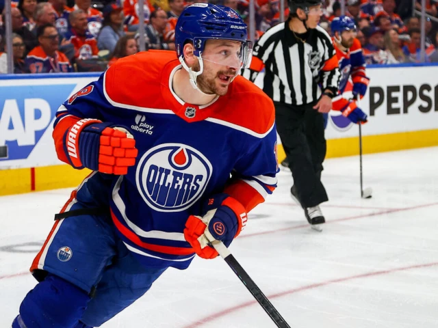 Oilers' Hyman exits Game 4 after hit by Stars' Marchment