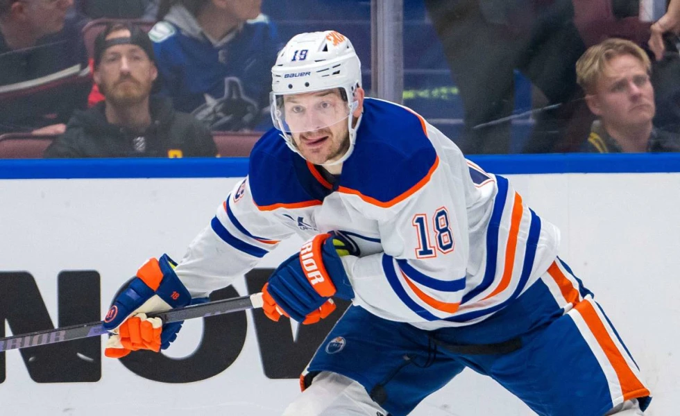Oilers’ Zach Hyman leaves Game 4 with injury