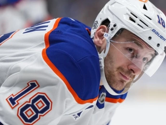 Edmonton Oilers' Zach Hyman needs season-ending surgery after Game 4 injury