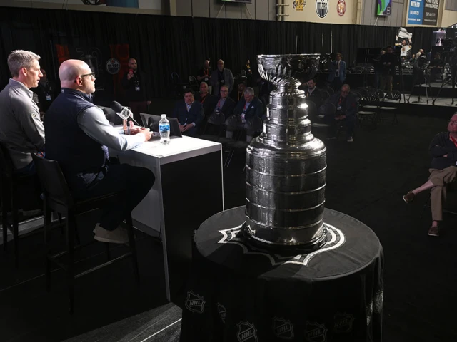 The Stanley Cup arrives in Edmonton for Final