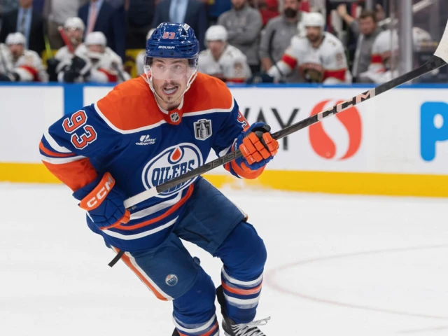 Oilers' Nugent-Hopkins in Game 3 despite injury