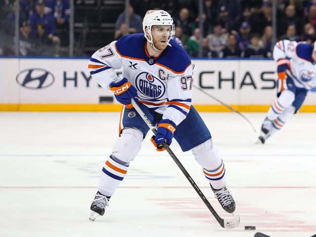 Connor McDavid suffers injury scare in Game 3 vs. Panthers