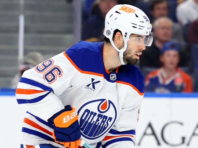 NHL fines Edmonton Oilers' Walman for water-bottle squirt and punching Tkachuk