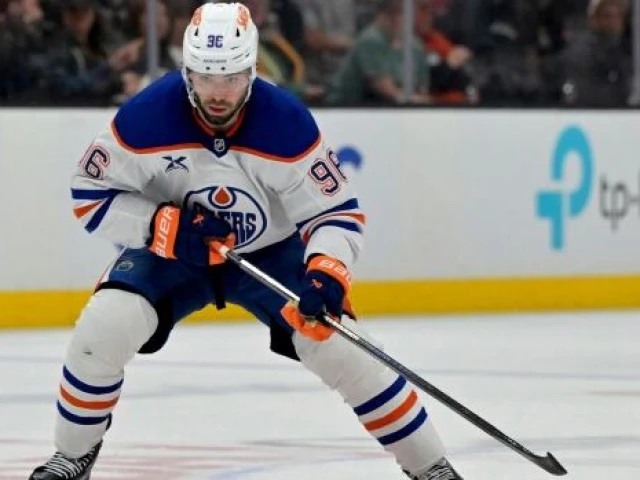 Oilers defenceman Jake Walman fined for roughing, unsportsmanlike conduct in Game 3