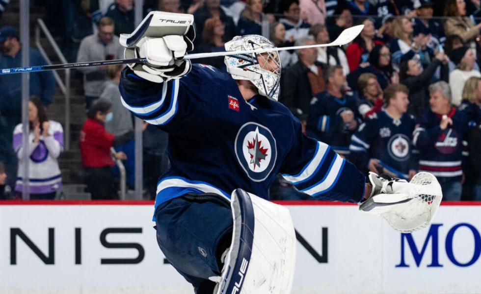 Hellebuyck wins Hart and Vezina, 1st goalie since Price named MVP