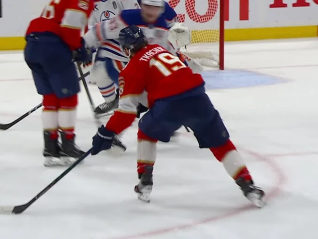 Panthers’ Tkachuk fires wrister short side to score on two-man advantage