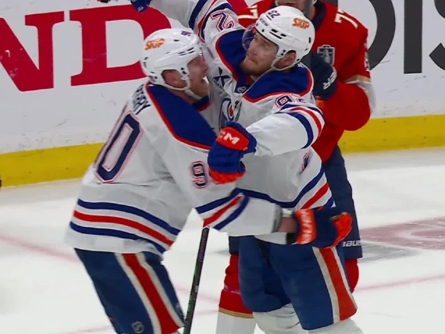 Podkolzin nets backhand in front for Oilers’ third unanswered goal