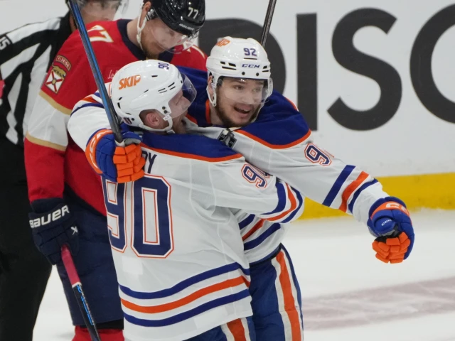 Inside Corey Perry’s first intermission speech that helped push Oilers to Game 4 win