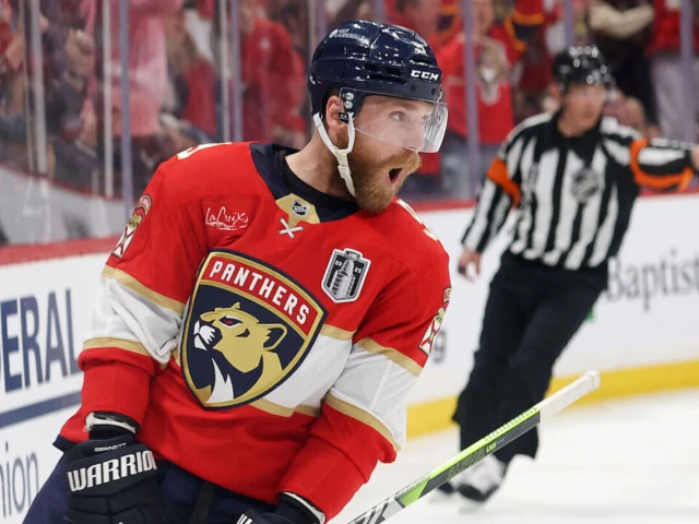 Bennett wins Conn Smythe as playoff MVP