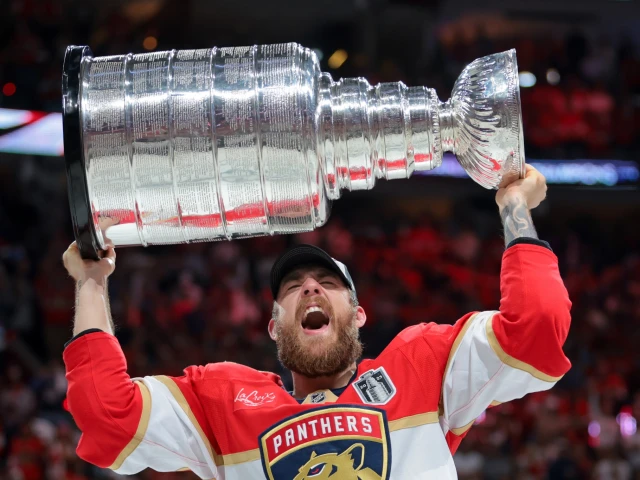 Ex-Calgary Flames player starts anti-Oilers chant in Florida