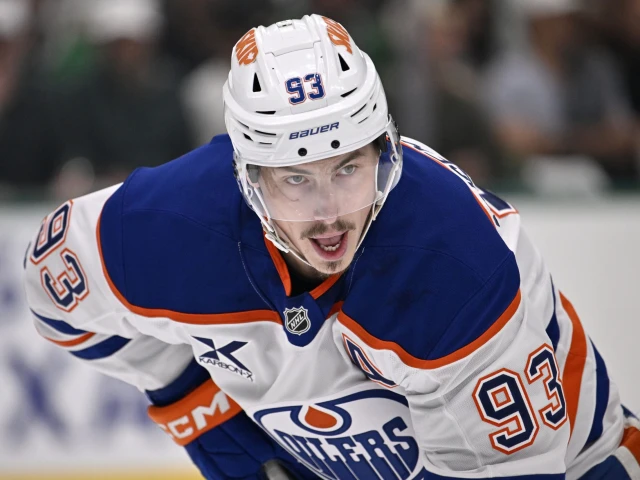 Oilers forward Ryan Nugent-Hopkins played through broken hand in Stanley Cup Final