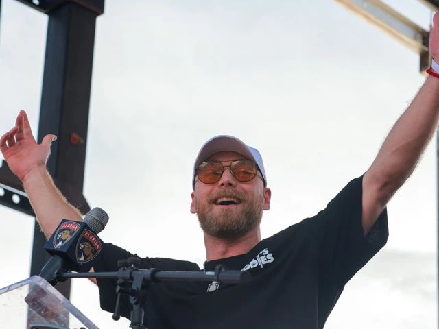 Sam Bennett’s NSFW ‘apology’ to haters at Panthers championship parade