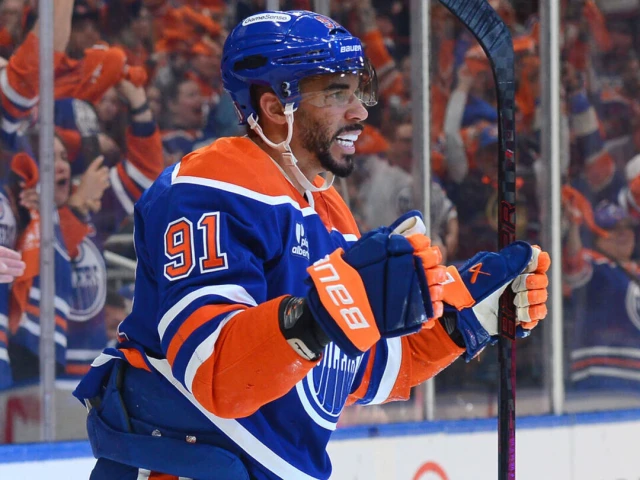 Oilers trade Evander Kane to Canucks