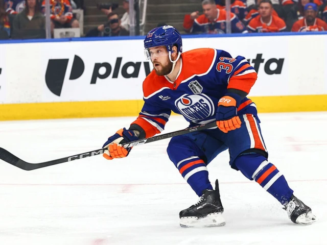 Report: Oilers shopping Arvidsson to clear cap space