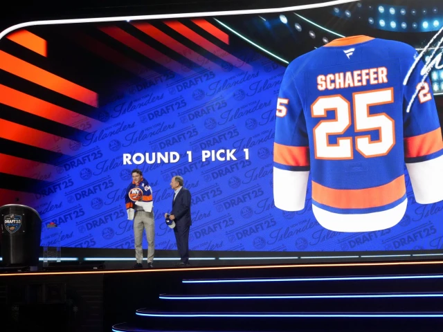 NHL Notebook: Islanders select Schaefer with first-overall pick, Tavares and Bennett re-sign ahead of free agency
