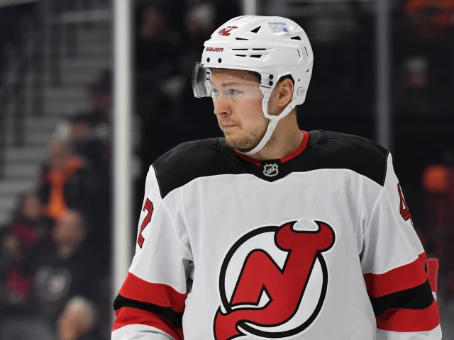 Oilers sign forward Curtis Lazar to one-year, $775,000 contract