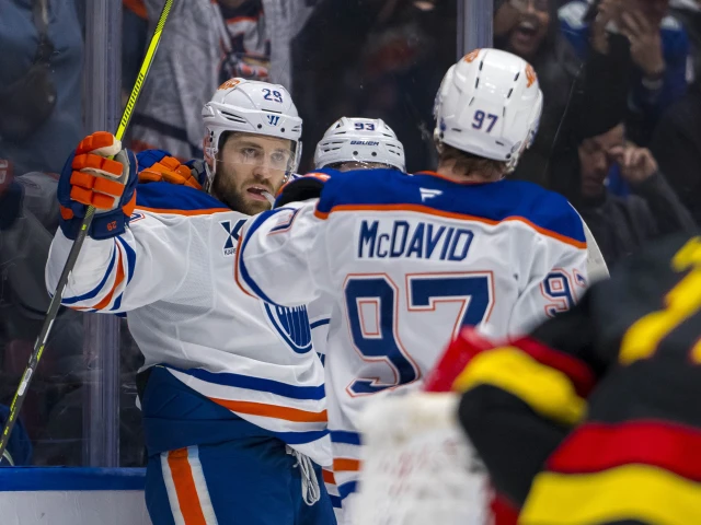 Connor McDavid and Leon Draisaitl make surprise appearance at Beer League game