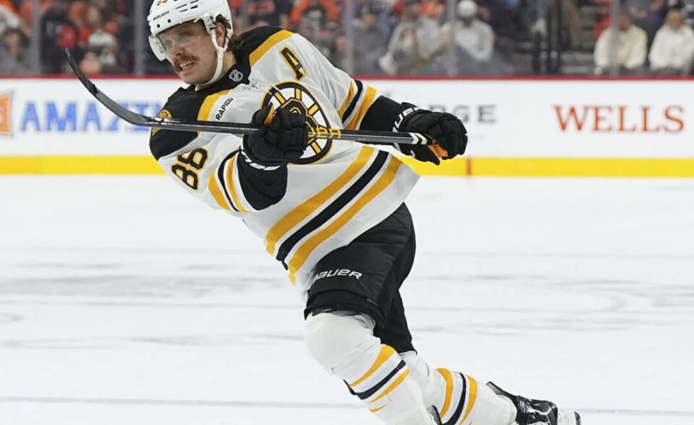 Pastrnak not worried about 'nagging' knee injury