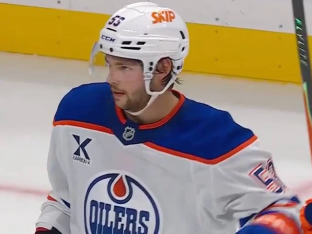 Oilers’ Howard blasts one-timer from distance past Jets’ Comrie