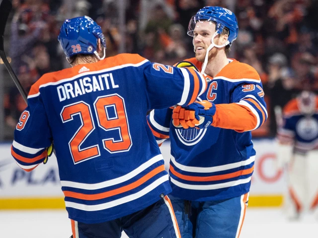 McDavid, Draisaitl reunite on line with Frederic for pre-season game vs. Kraken