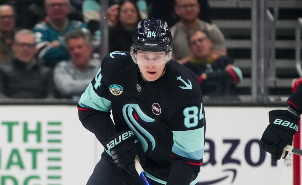 Kraken’s Kaapo Kakko exits vs. Oilers with upper-body injury