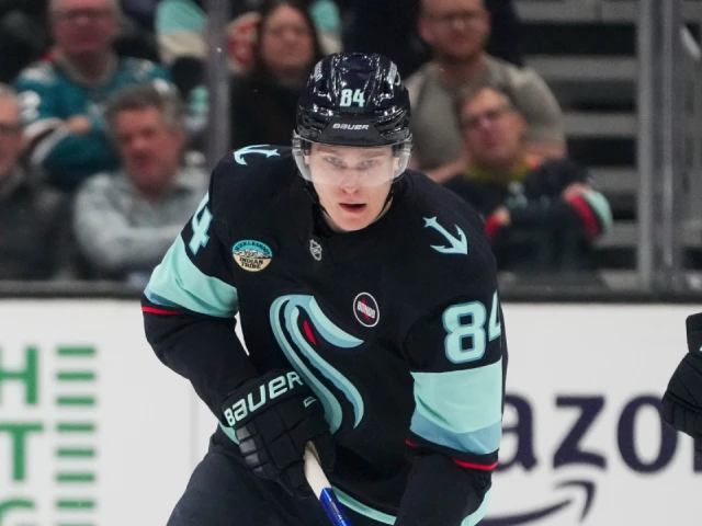 Kraken’s Kaapo Kakko exits vs. Oilers with upper-body injury