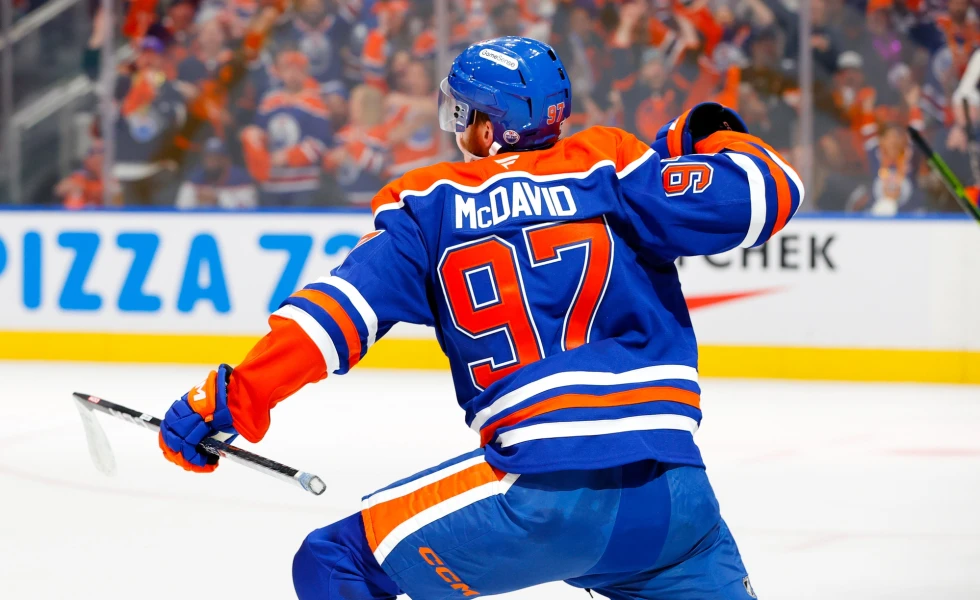 Oilers sign Connor McDavid to contract extension