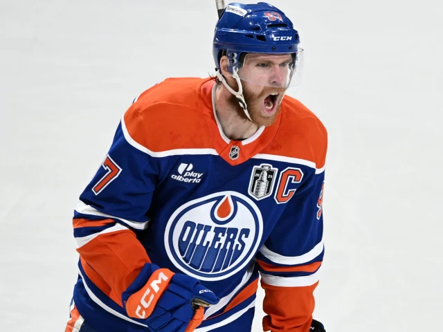 Edmonton Oilers GM Bowman reveals how McDavid's contract came together